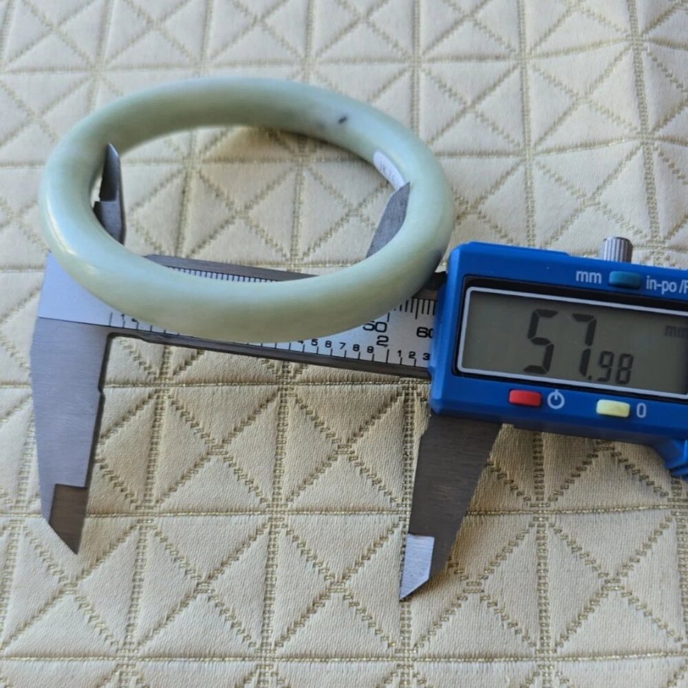 Vintage Light Green Nephrite Jade Bangle Bracelet